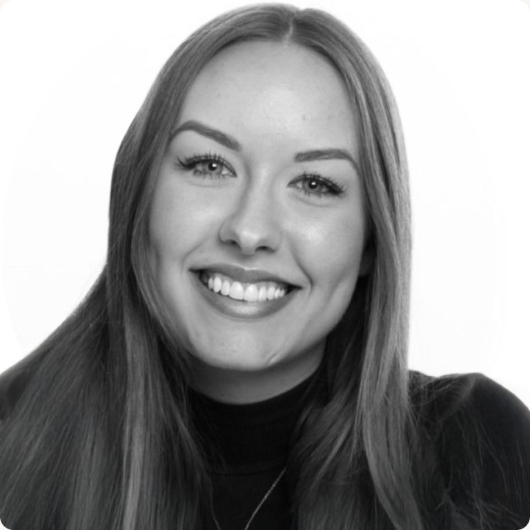 Portræt af Frederikke Holm – sportspsykolog med fokus på mental styrke og præstation.